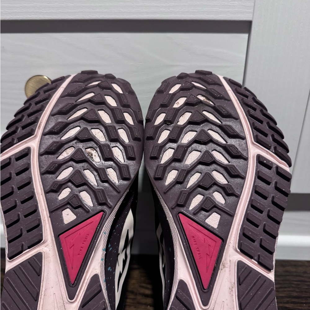 Nike Women's dark green and Pink Trail Shoes - Picture 6 of 6